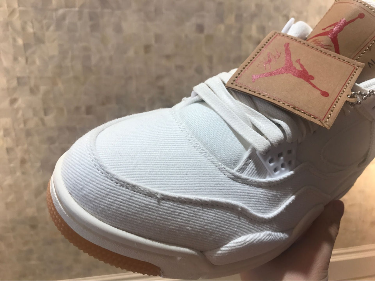 Jordan 4 Retro Levi's Sneakers in White AQ2571-100 - product image from the listing.