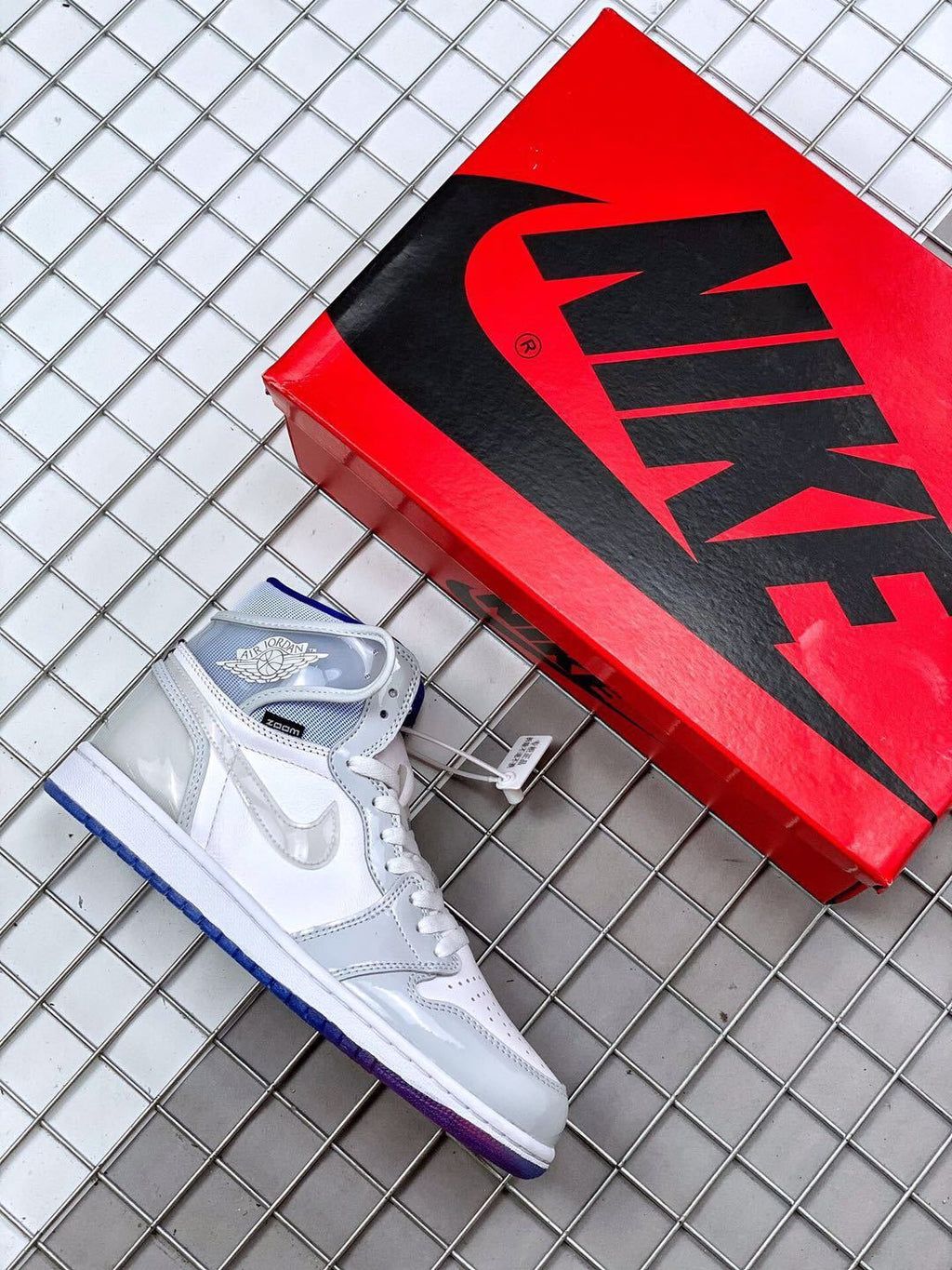 Air Jordan 1 High Zoom R2T Sneakers White Grey Blue - product image from the listing.