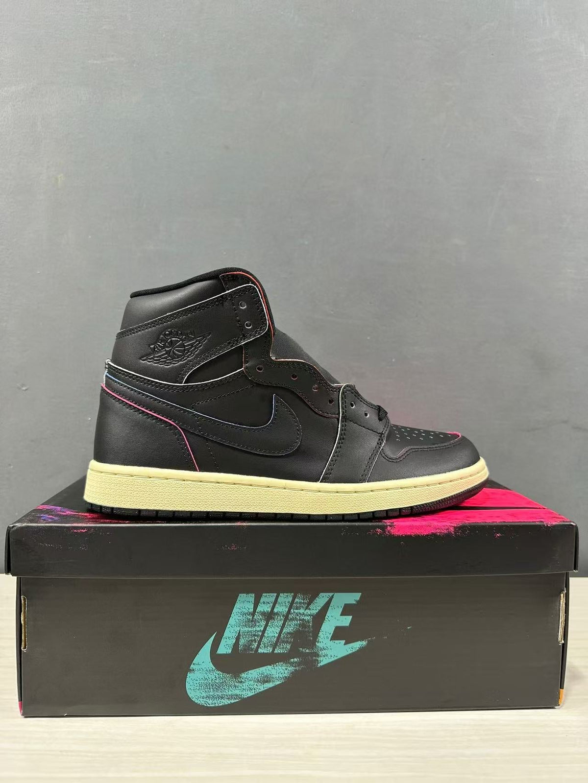 Air Jordan 1 High OG Black Muslin DZ5485-002 - product image from the listing.