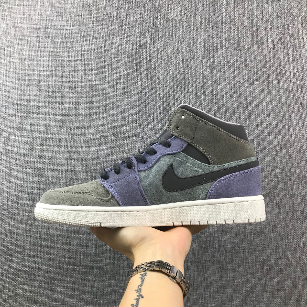 Jordan 1 Mid SE Sneakers in Grey Purple 852842-203 - product image from the listing.