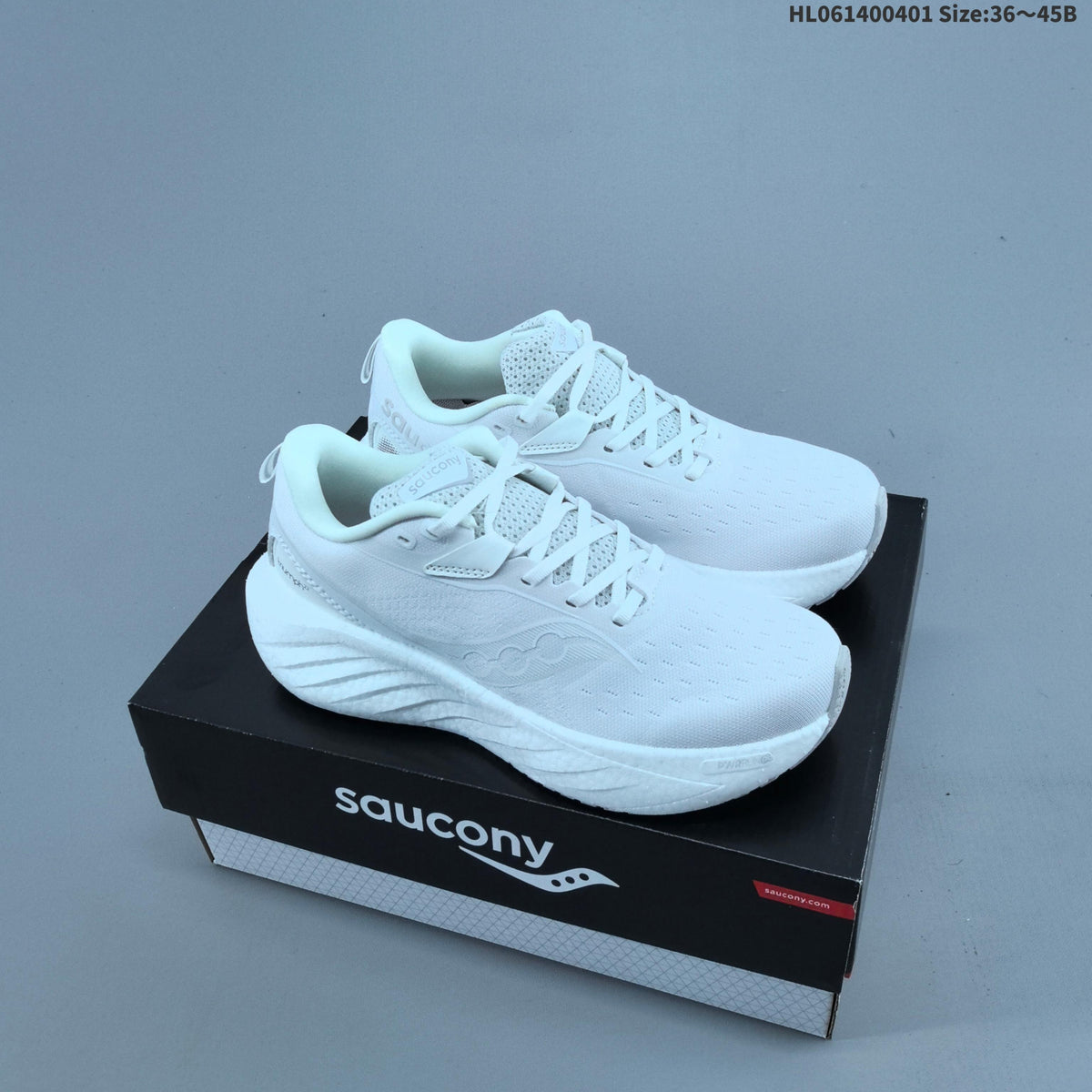 Saucony Triumph 21 Shoes for Running - product image from the listing.