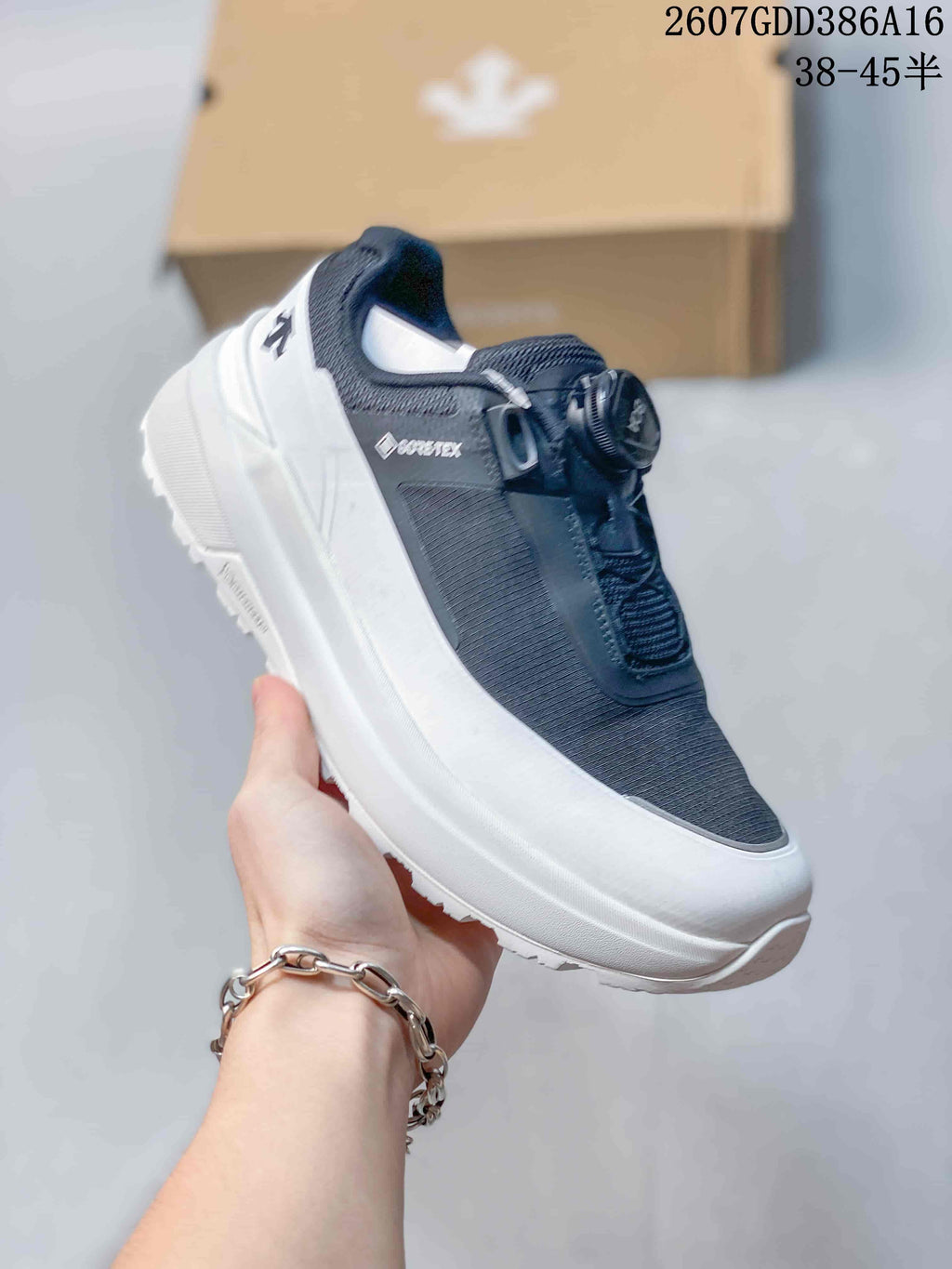 DESCENTE Dualis PRIME WIRE 2.0 Low-Cut Sneakers - product image from the listing.