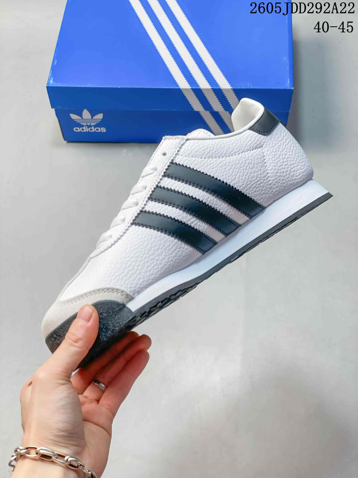 adidas Originals Samoa Trainers White Black 675033 - product image from the listing.