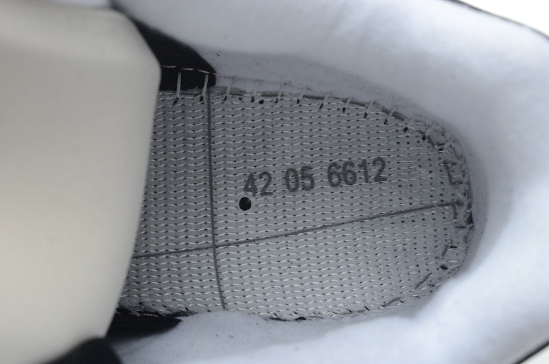 Air Jordan 4 Retro Oreo Basketball Sneakers - product image from the listing.