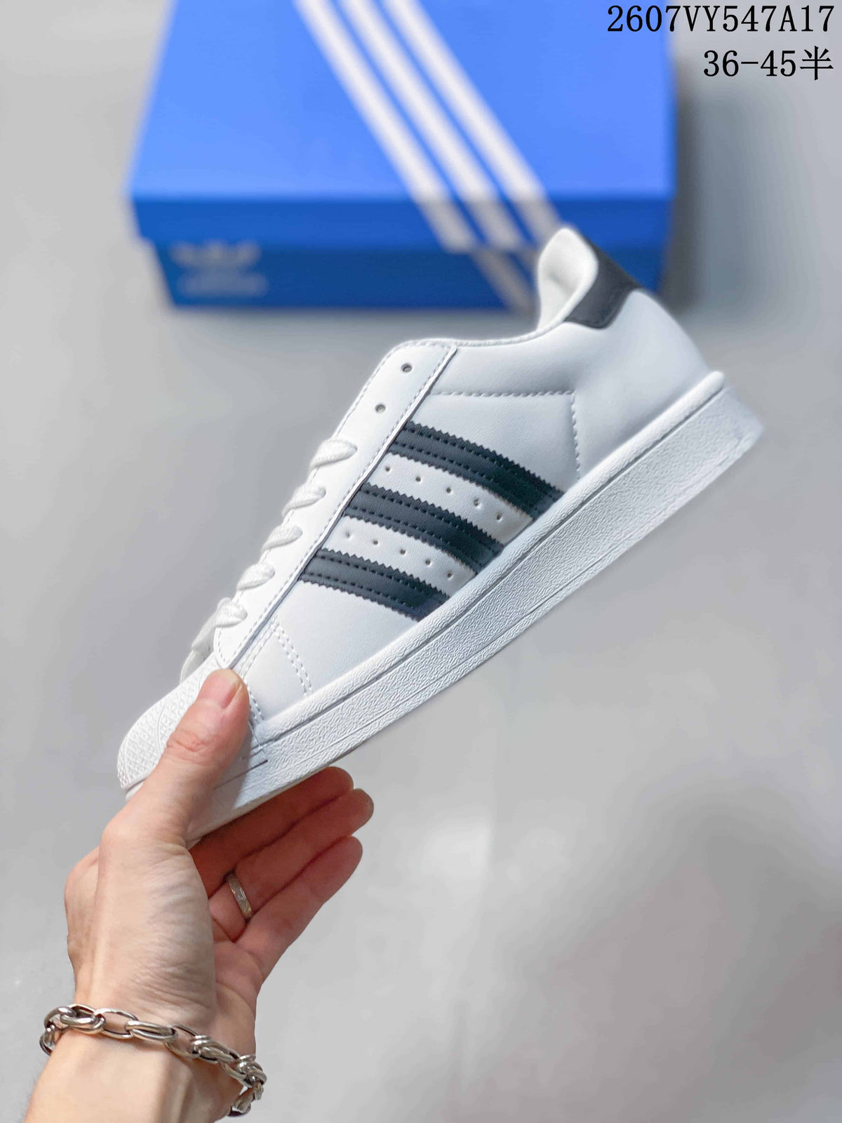 Adidas Originals Superstar Sneakers in White Black 2607VY547A17 - product image from the listing.
