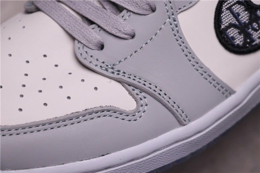 Jordan Dior x Air Jordan 1 Low in Grey White Black CN8608-002 - product image from the listing.