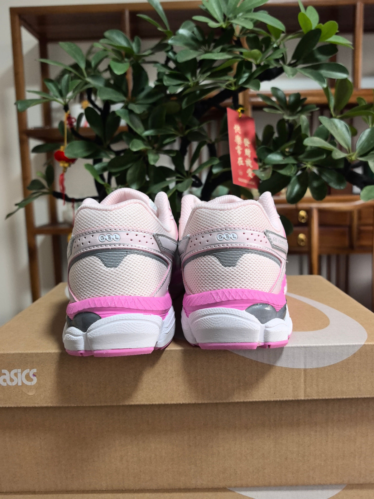 Peach Pink ASICS GEL-Cumulus 16 Sneakers - product image from the listing.