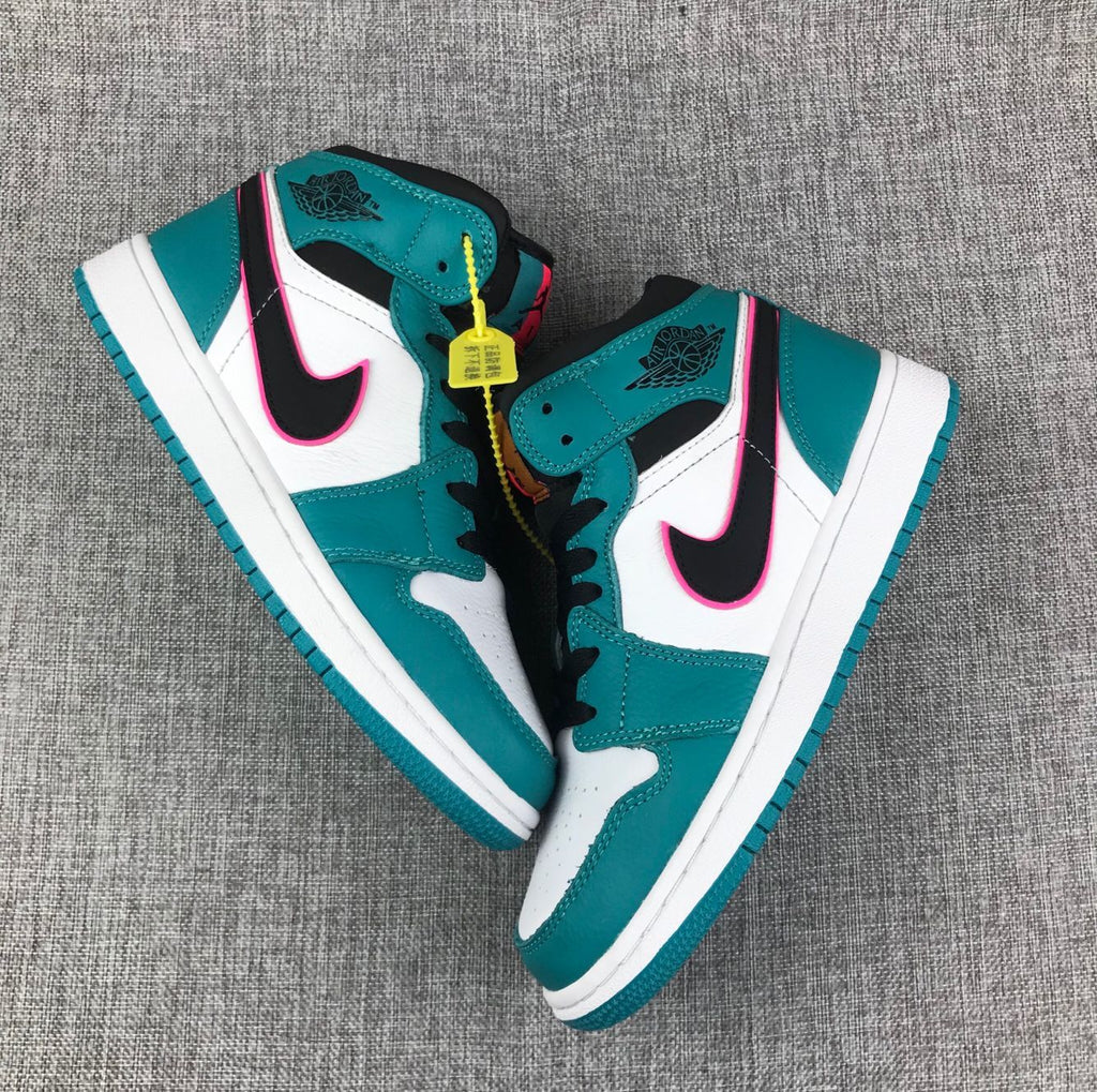 South Coast Sneakers - Jordan 1 Retro High OG - product image from the listing.