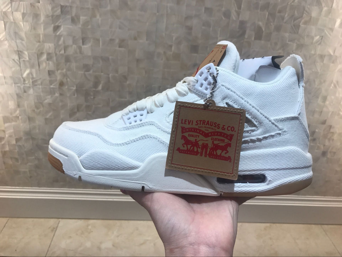 Jordan 4 Retro Levi's Sneakers in White AQ2571-100 - product image from the listing.