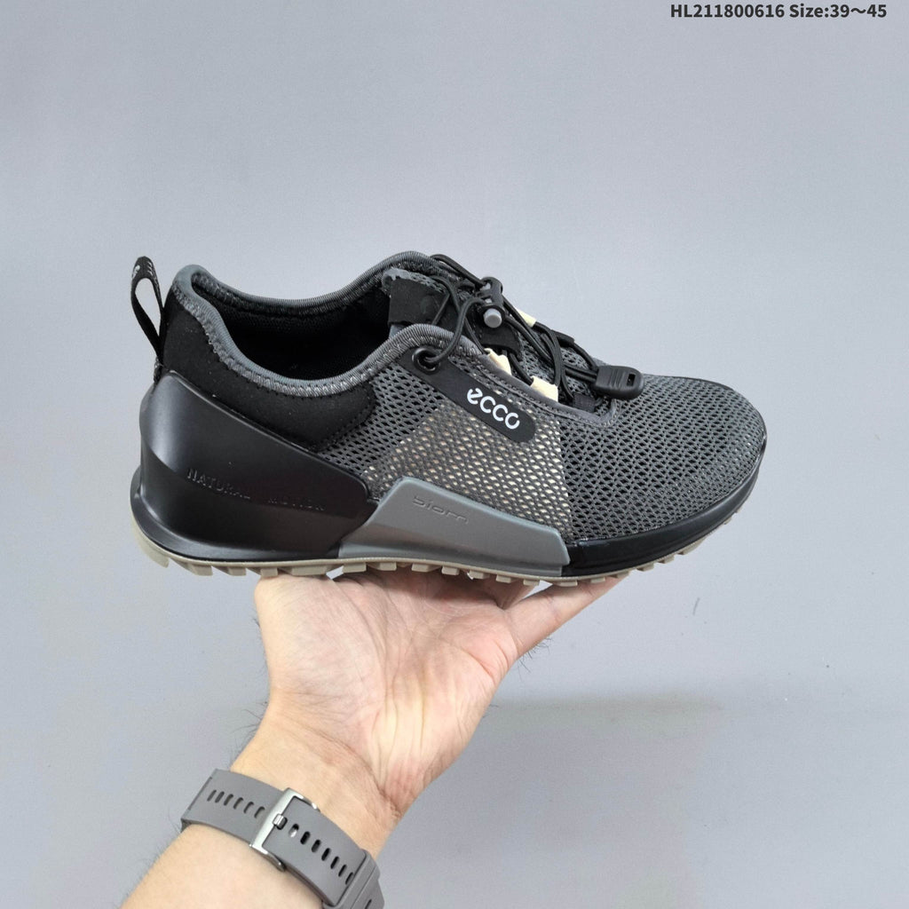 Men's ECCO Biom 2.0 Gray Low-Top Sneakers - product image from the listing.
