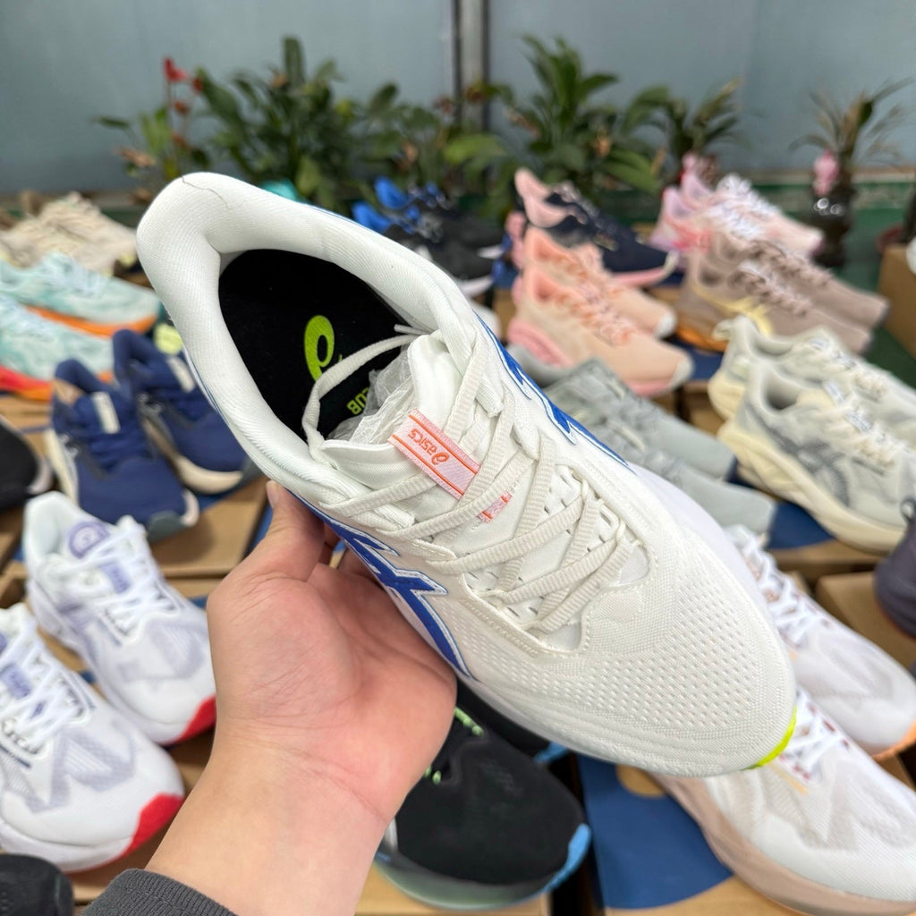 ASICS Novablast 5 LE Running Shoes in White Blue - product image from the listing.