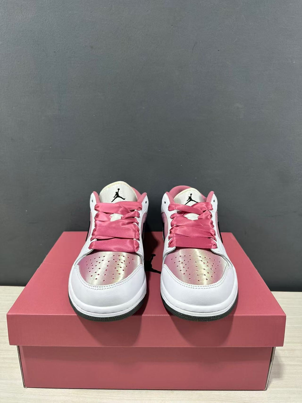 Air Jordan 1 Low SE Pink White Sneakers LO0668-100 - product image from the listing.