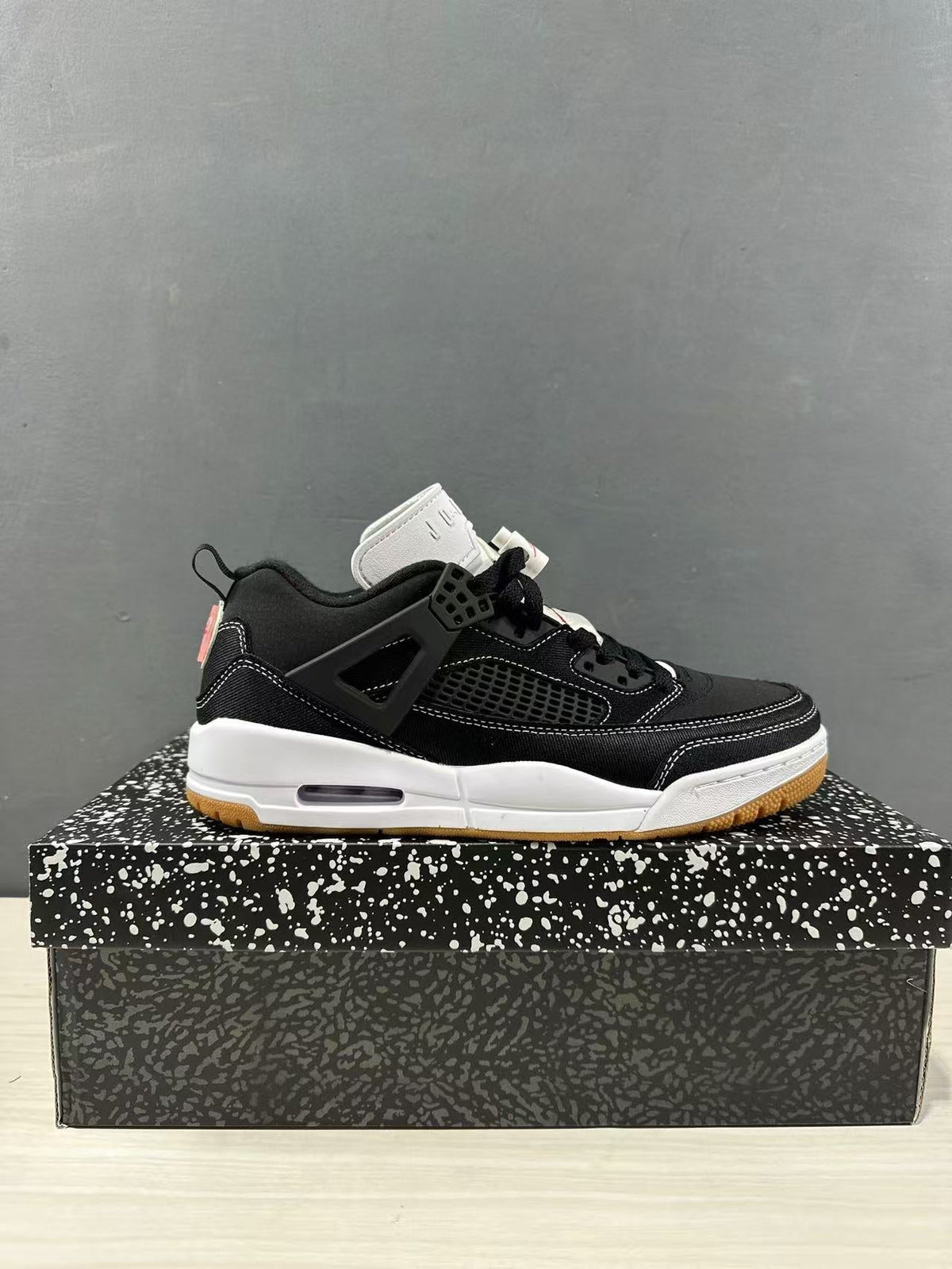 Air Jordan Spizike Low Black White IR2012-001 - product image from the listing.