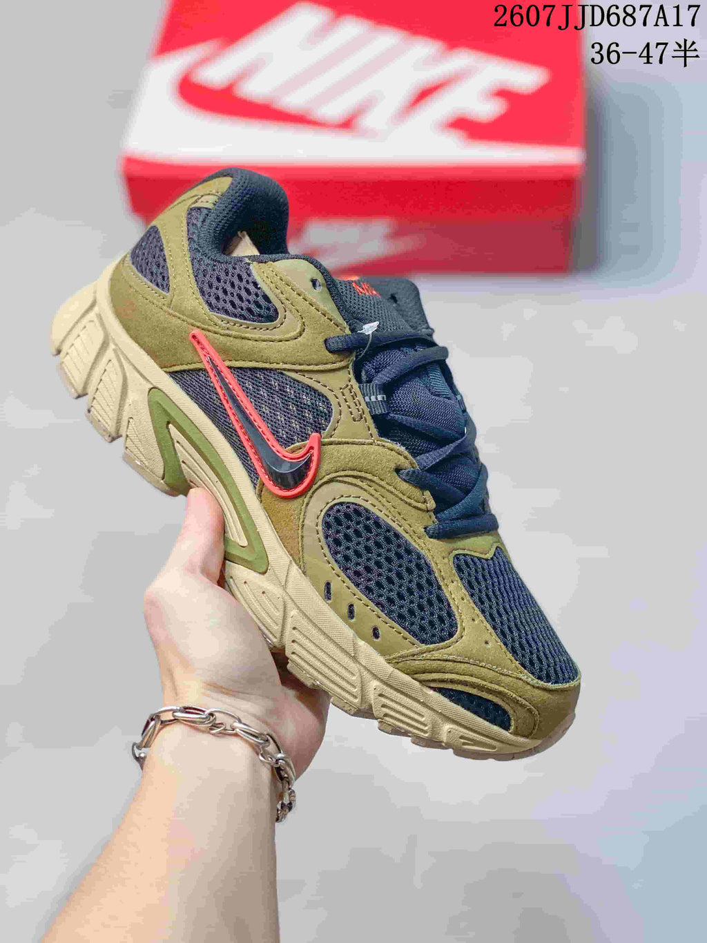 Nike V5 RNR Low-Cut Casual Sneakers 2607JJD687A17 - product image from the listing.