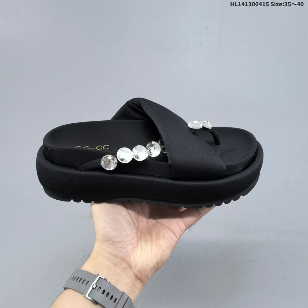 GG-CC Black Embellished Platform Thong Sandals - product image from the listing.