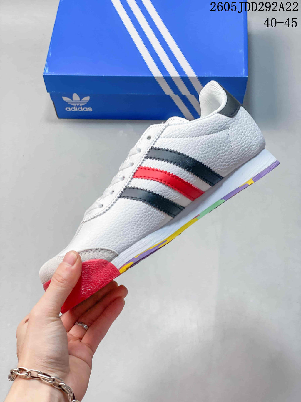 adidas Originals Samoa Trainers White Black Red 675033 - product image from the listing.