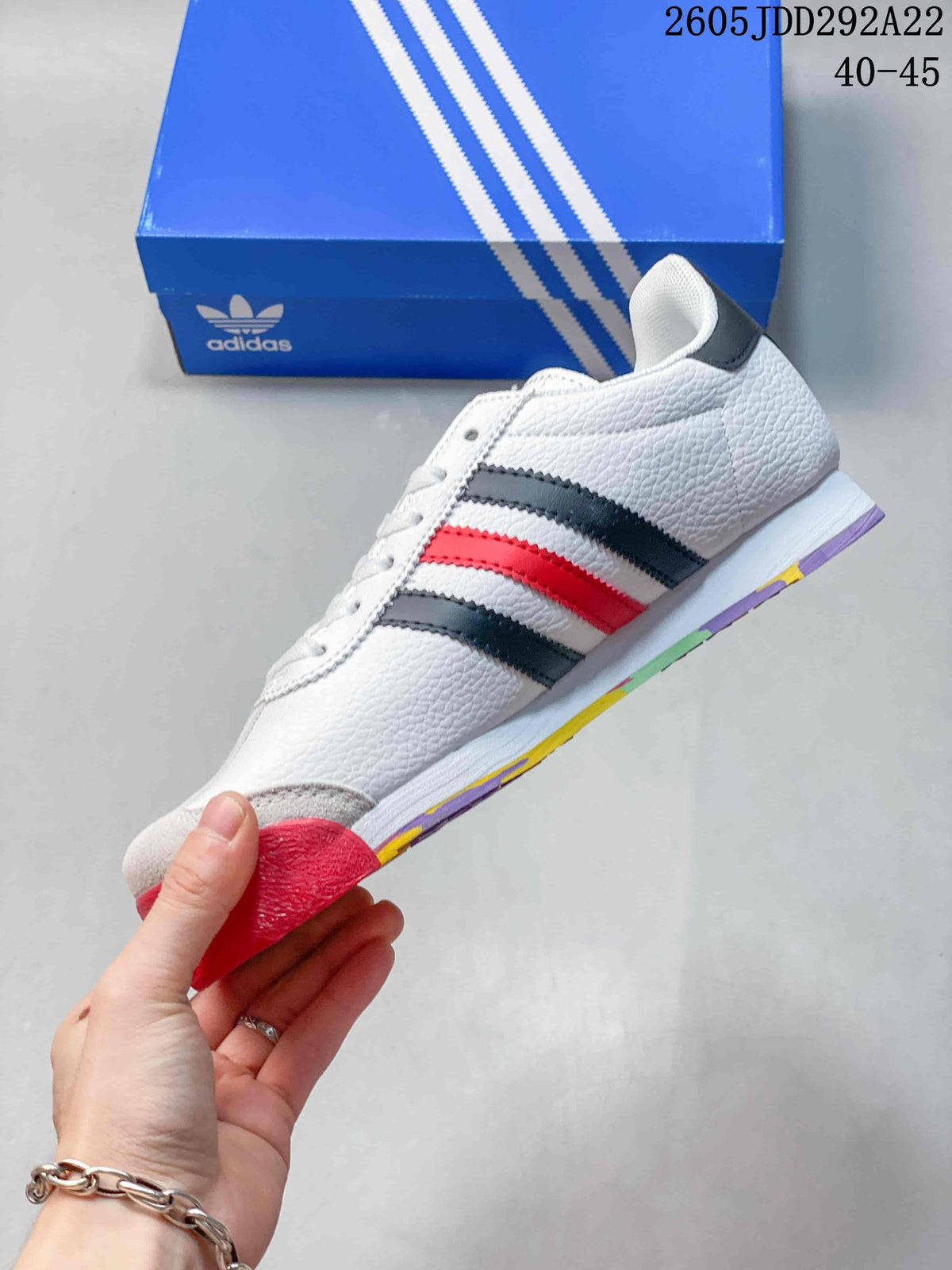 adidas Originals Samoa Trainers White Black Red 675033 - product image from the listing.