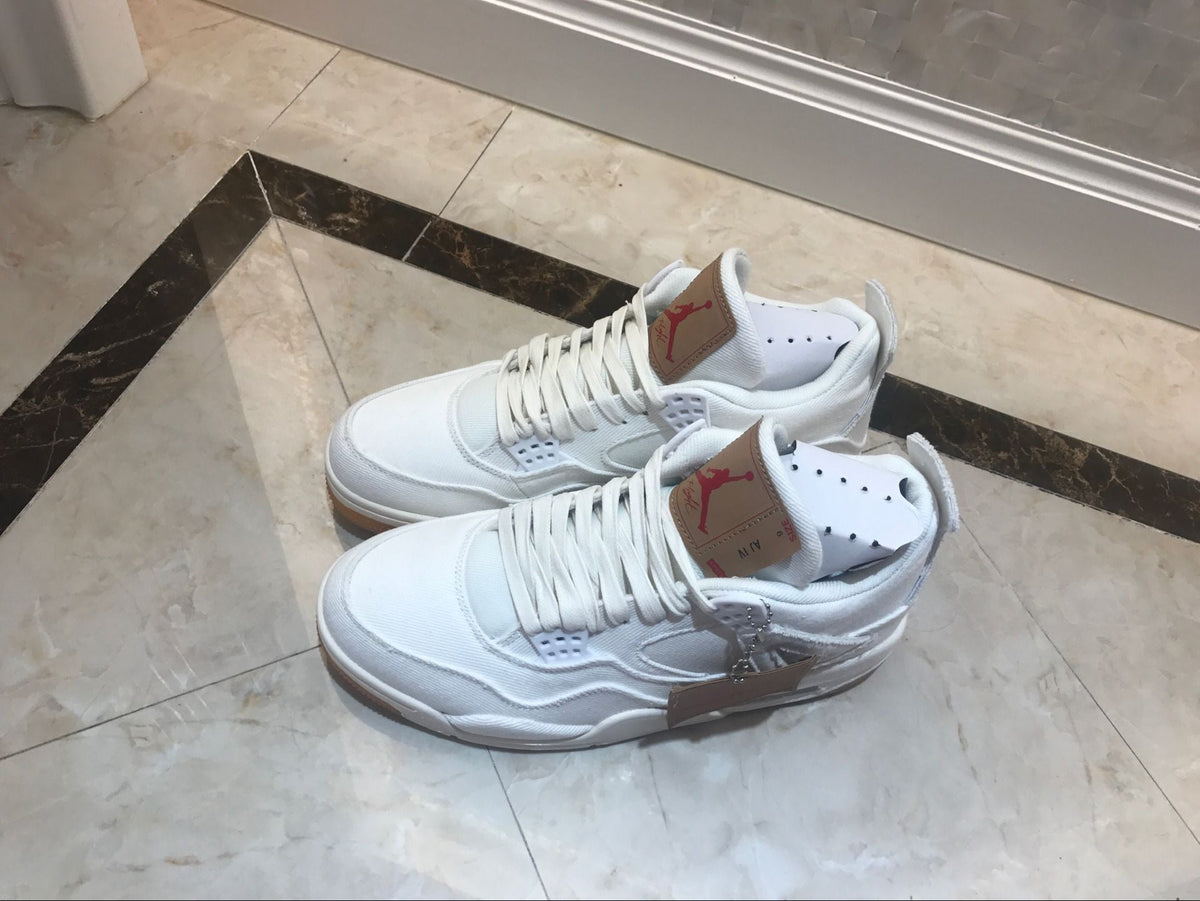 Jordan 4 Retro Levi's Sneakers in White AQ2571-100 - product image from the listing.