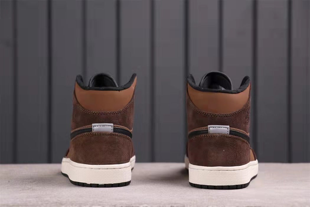 Air Jordan 1 Mid Brown Black DC7294-200 - product image from the listing.