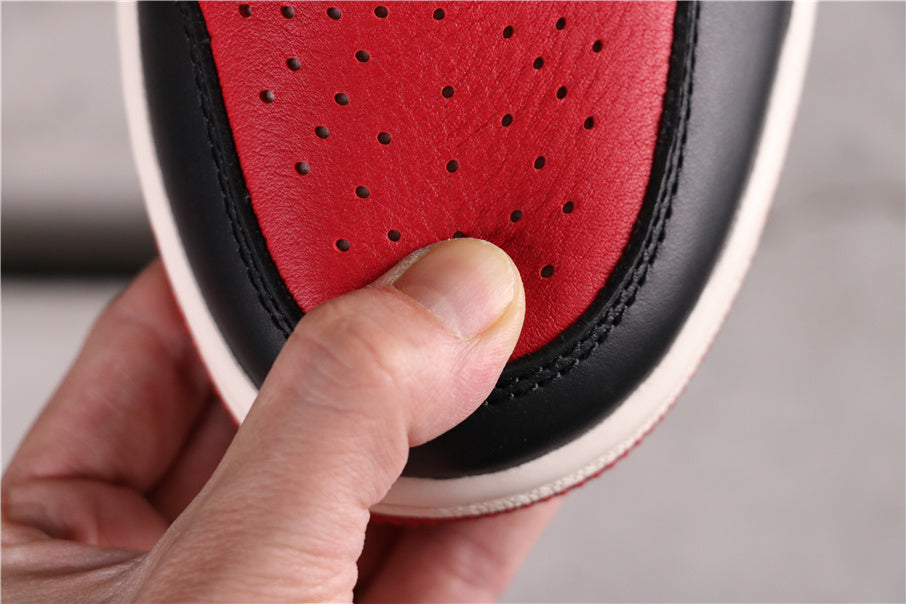 Air Jordan 1 High Bred Toe in Black Red White 555088-610 - product image from the listing.