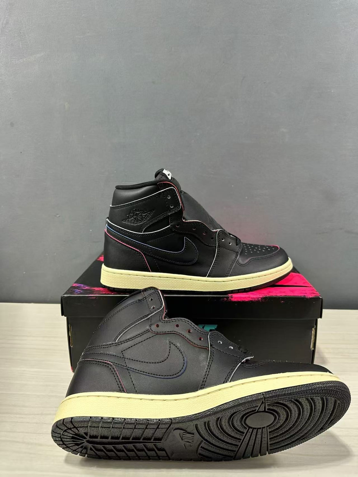 Air Jordan 1 High OG Black Muslin DZ5485-002 - product image from the listing.