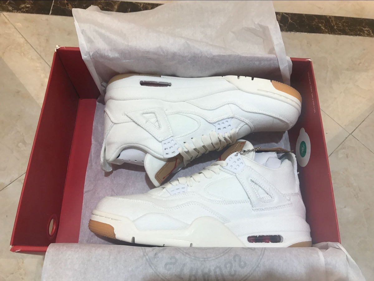 Jordan 4 Retro Levi's Sneakers in White AQ2571-100 - product image from the listing.