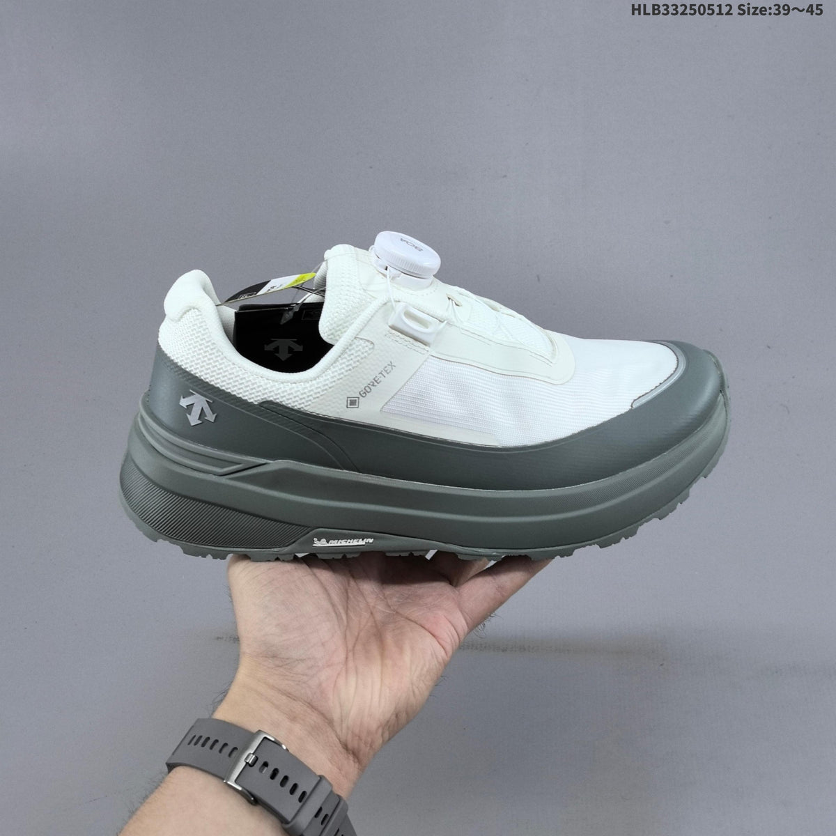 DESCENTE Circuit LTR Wire 2.0 Sneakers in White Grey - product image from the listing.