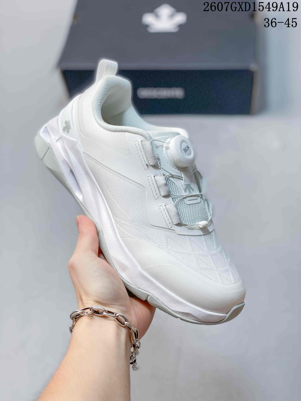 DESCENTE Circuit 2.0 Wire White Training Trainers 721490OWE - product image from the listing.