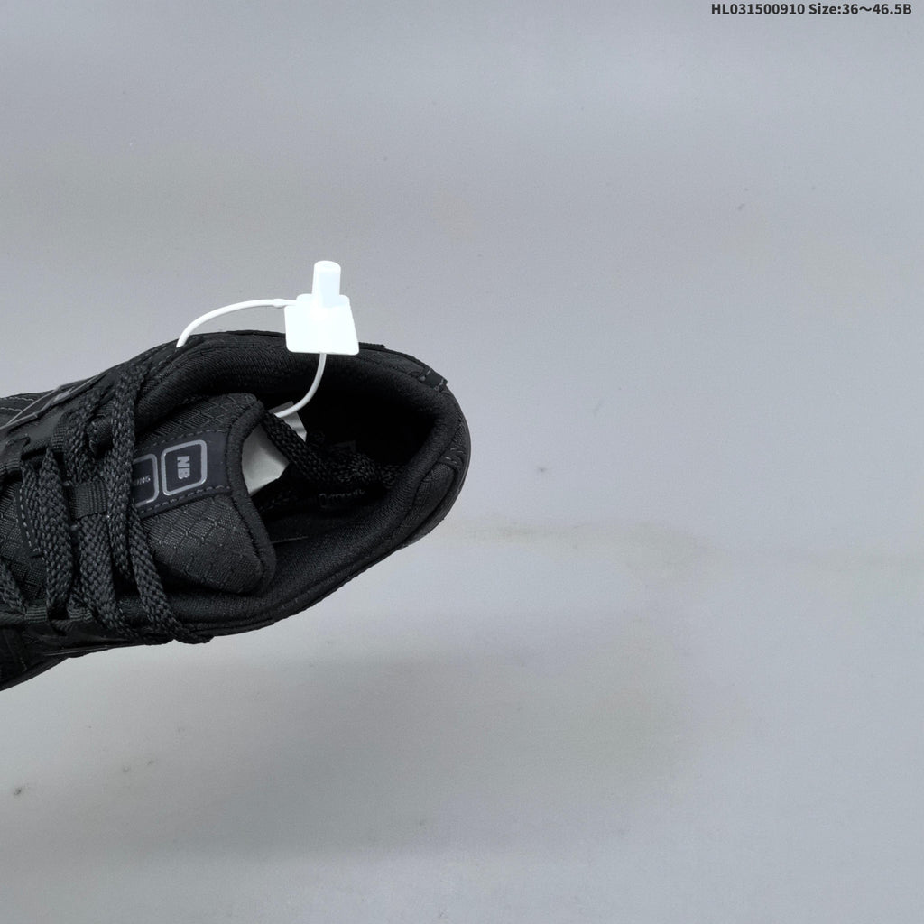 New Balance 1906R Sneakers in Black HL031500910 - product image from the listing.