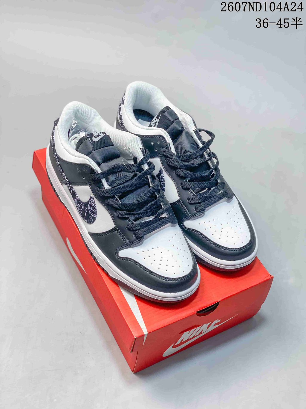 Nike SB Dunk Low Pro QS Low-Cut Sneakers - product image from the listing.