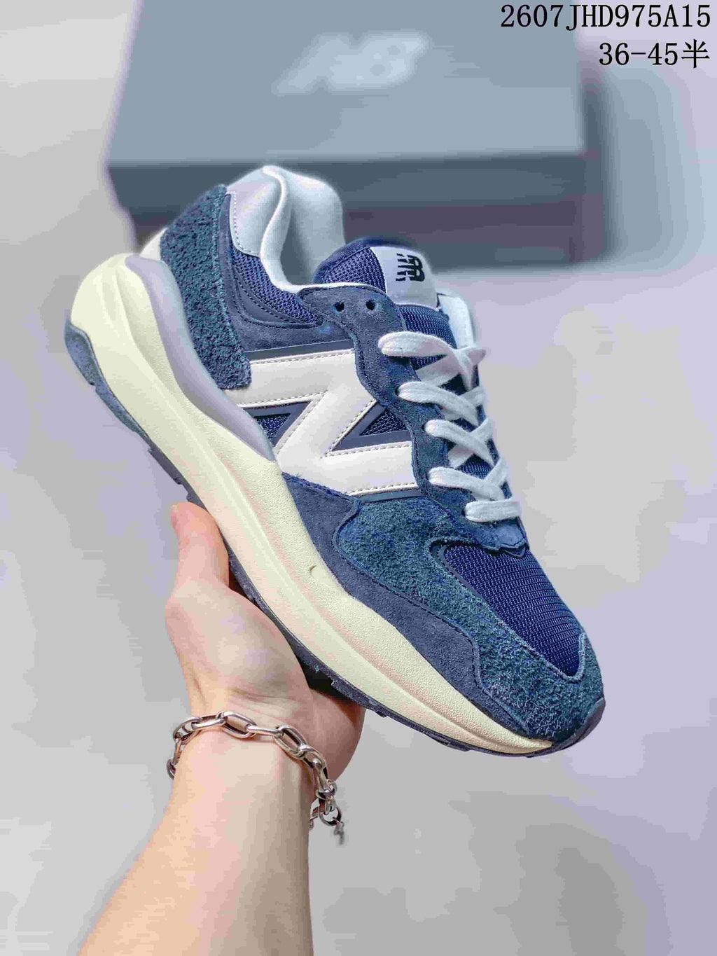 New Balance 5740 Trainers M5740VLB - product image from the listing.