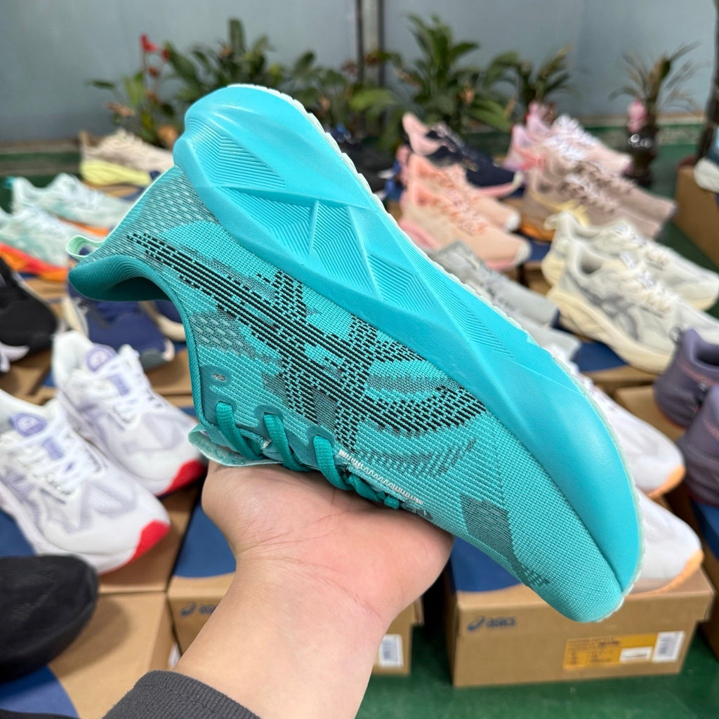 ASICS NOVABLAST 5 LE Running Shoes Lake in Blue - product image from the listing.