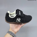 MLB New York Yankees Low-Profile Casual Trainers - product image from the listing.