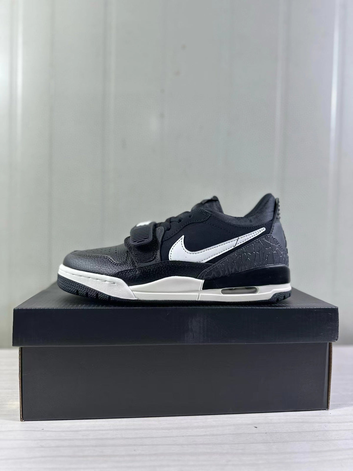 Air Jordan Legacy 312 Low Black White CD7069-001 - product image from the listing.