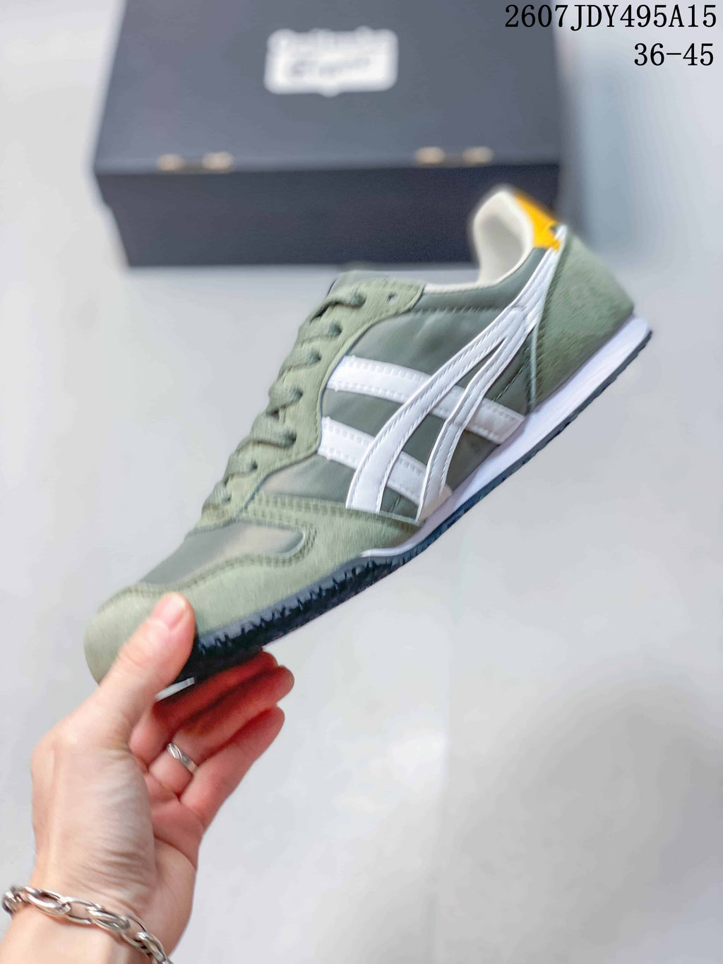 Onitsuka Tiger Serrano Sneakers in Green White 2607JDY495A15 - product image from the listing.