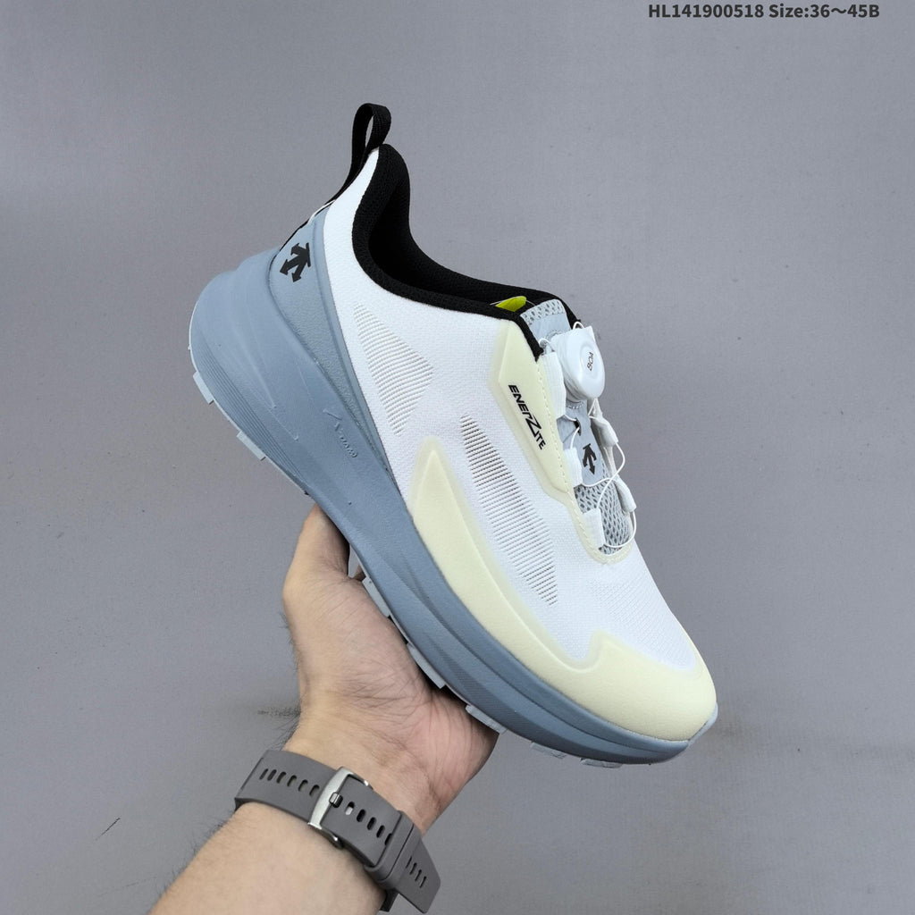 Descente Lavitate 3.0 Air Wire Low-Top Shoes for Running - product image from the listing.