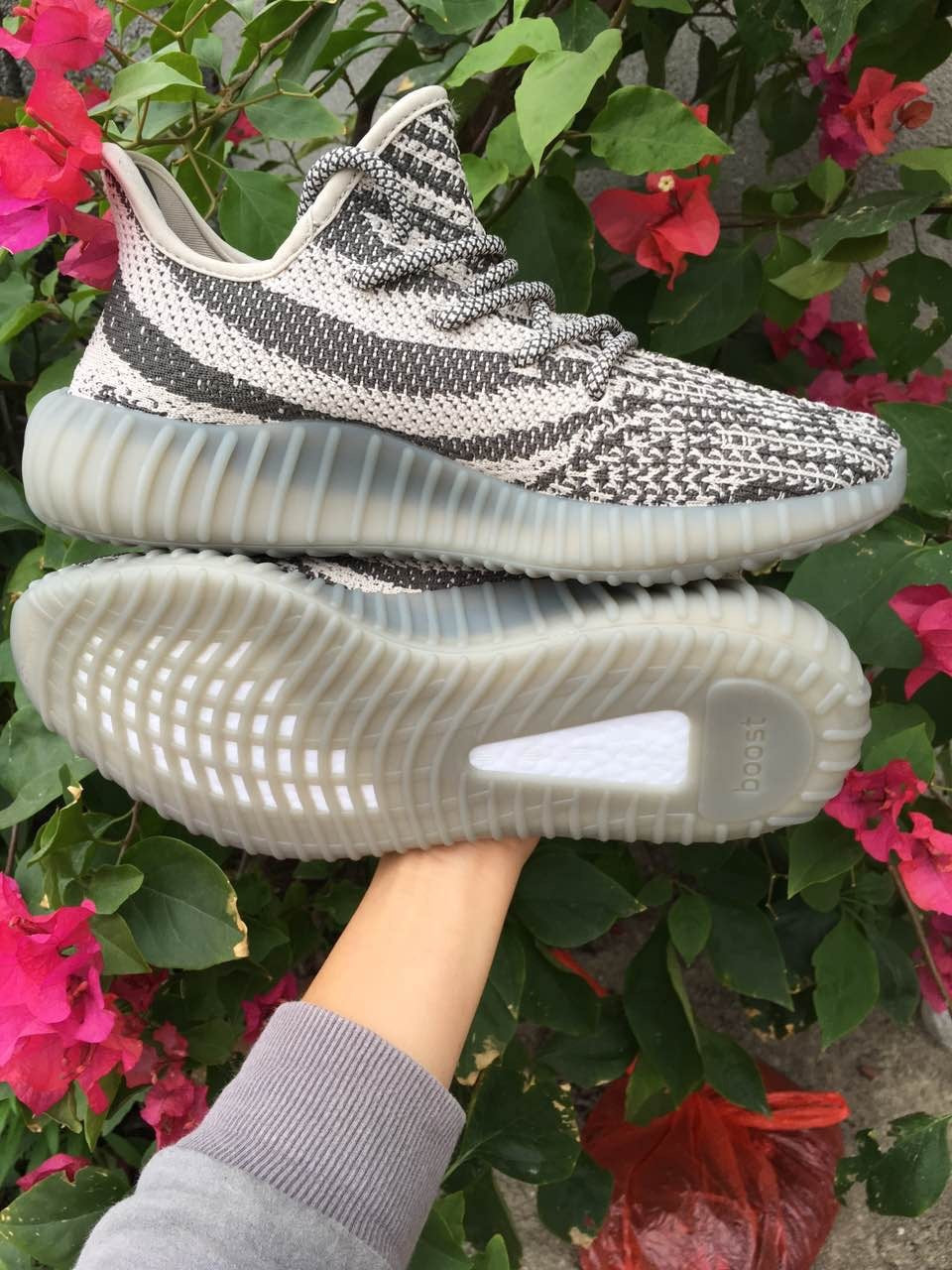 Yeezy 350 V2 Sneakers in Gray Knit - product image from the listing.