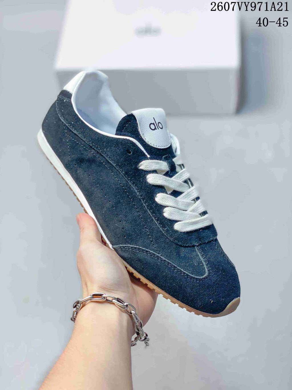 Alo Yoga Sunset Sneakers Casual Low-Cut Style 2607VY971A21 - product image from the listing.