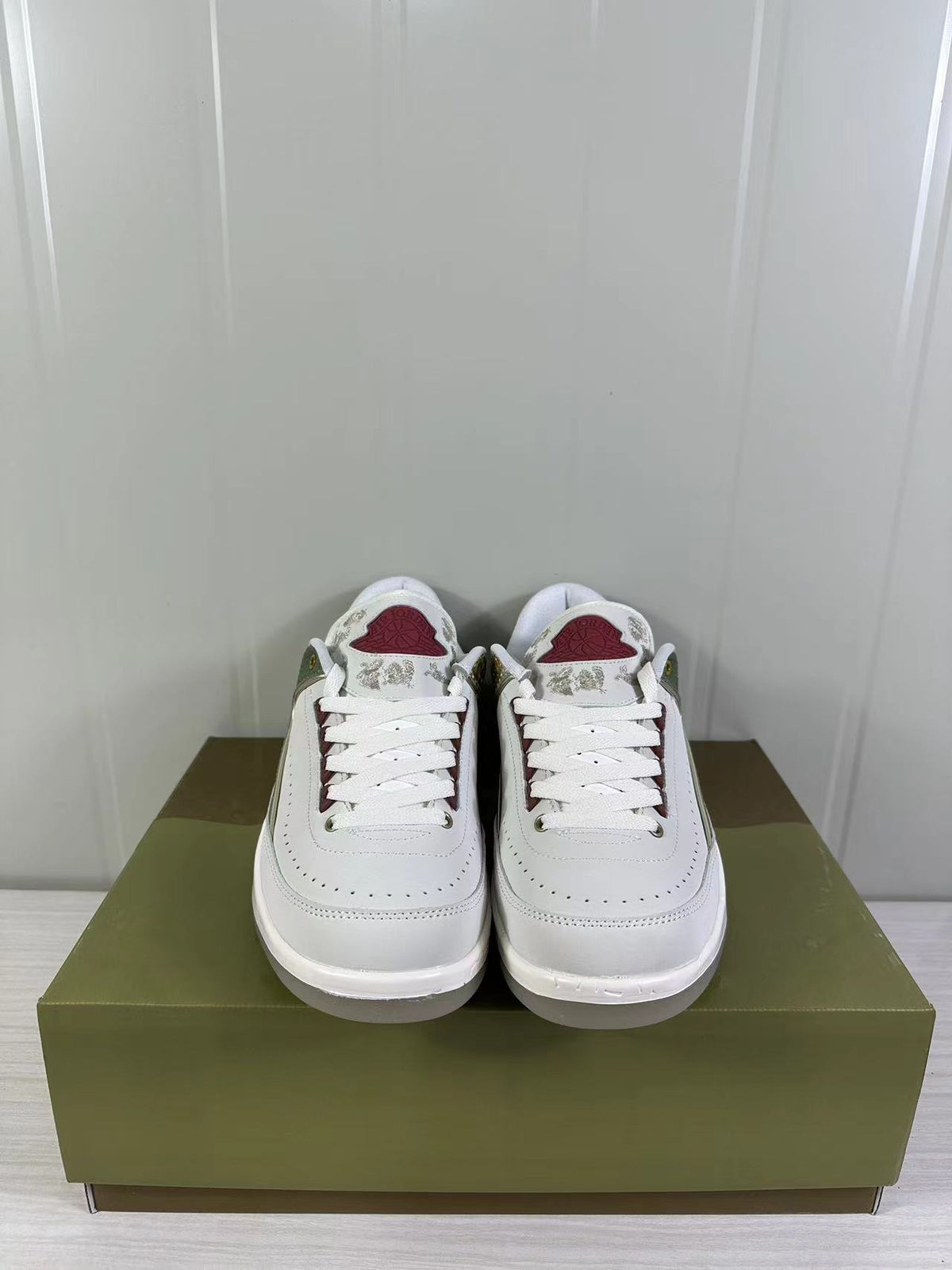 Air Jordan 2 Retro Low SP White Green Red FJ6871-100 - product image from the listing.