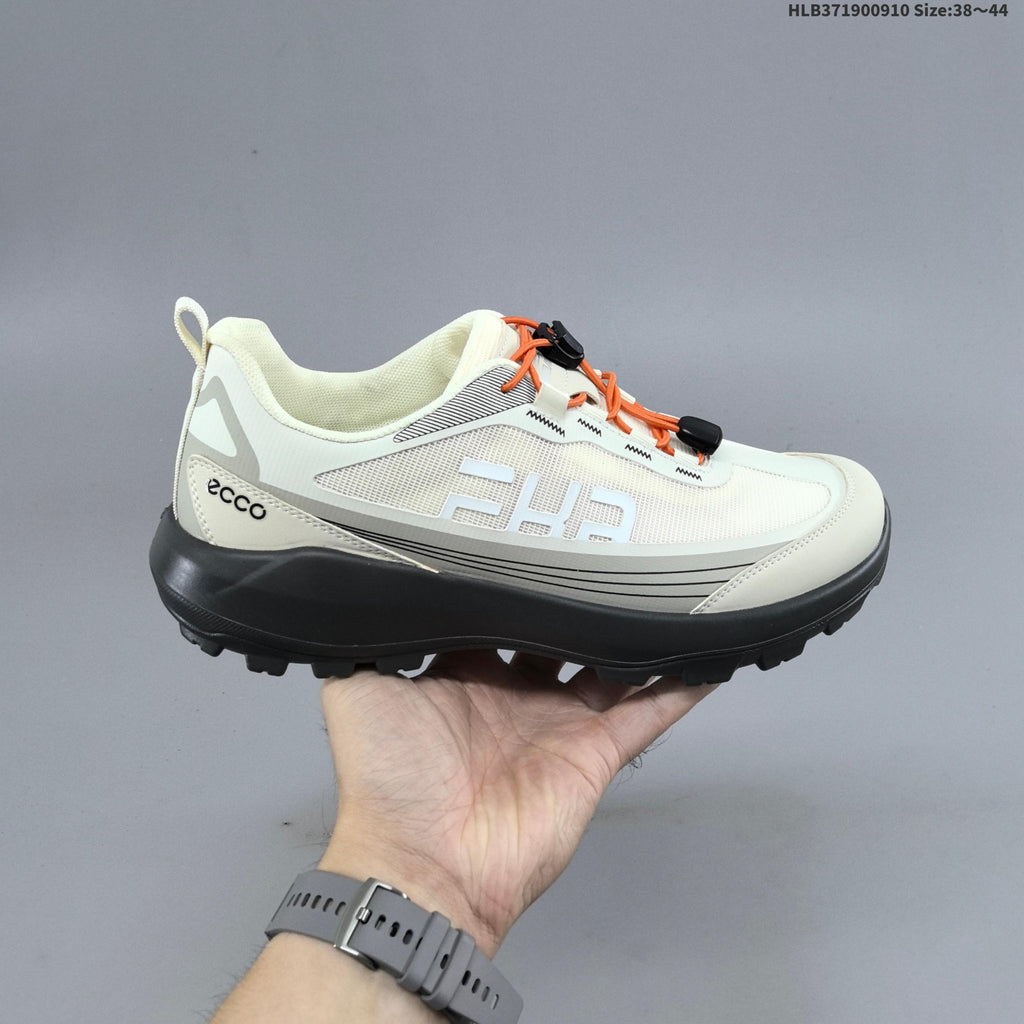 Men's ECCO Low-Top Outdoor Sneakers, Black or Off-White - product image from the listing.