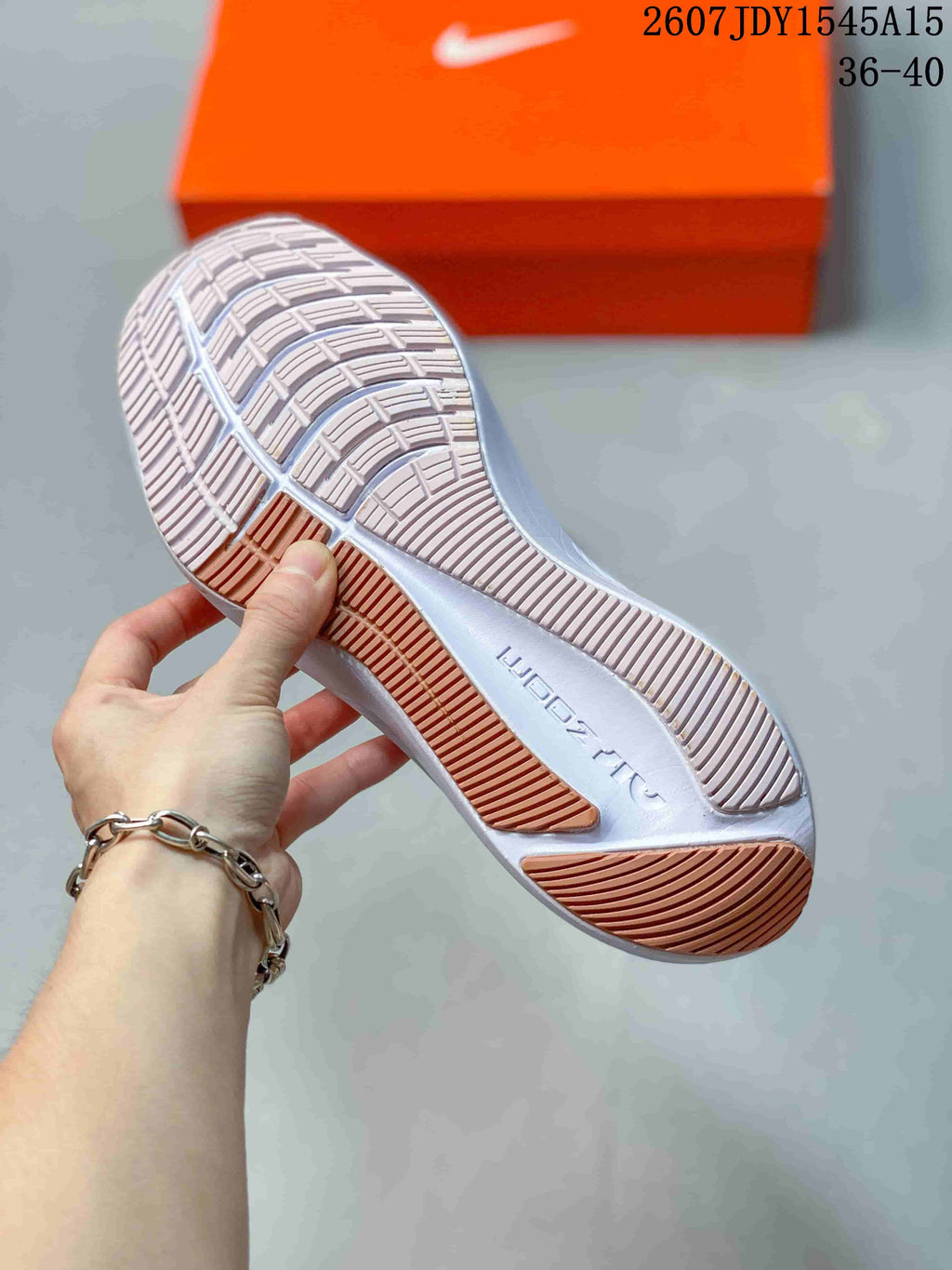 Women's Nike Zoom Winflo 8 Running Sneakers Pink - product image from the listing.