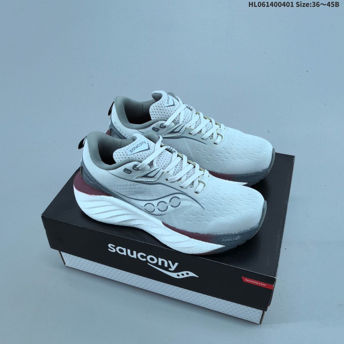 Saucony Triumph 21 Shoes for Running - product image from the listing.