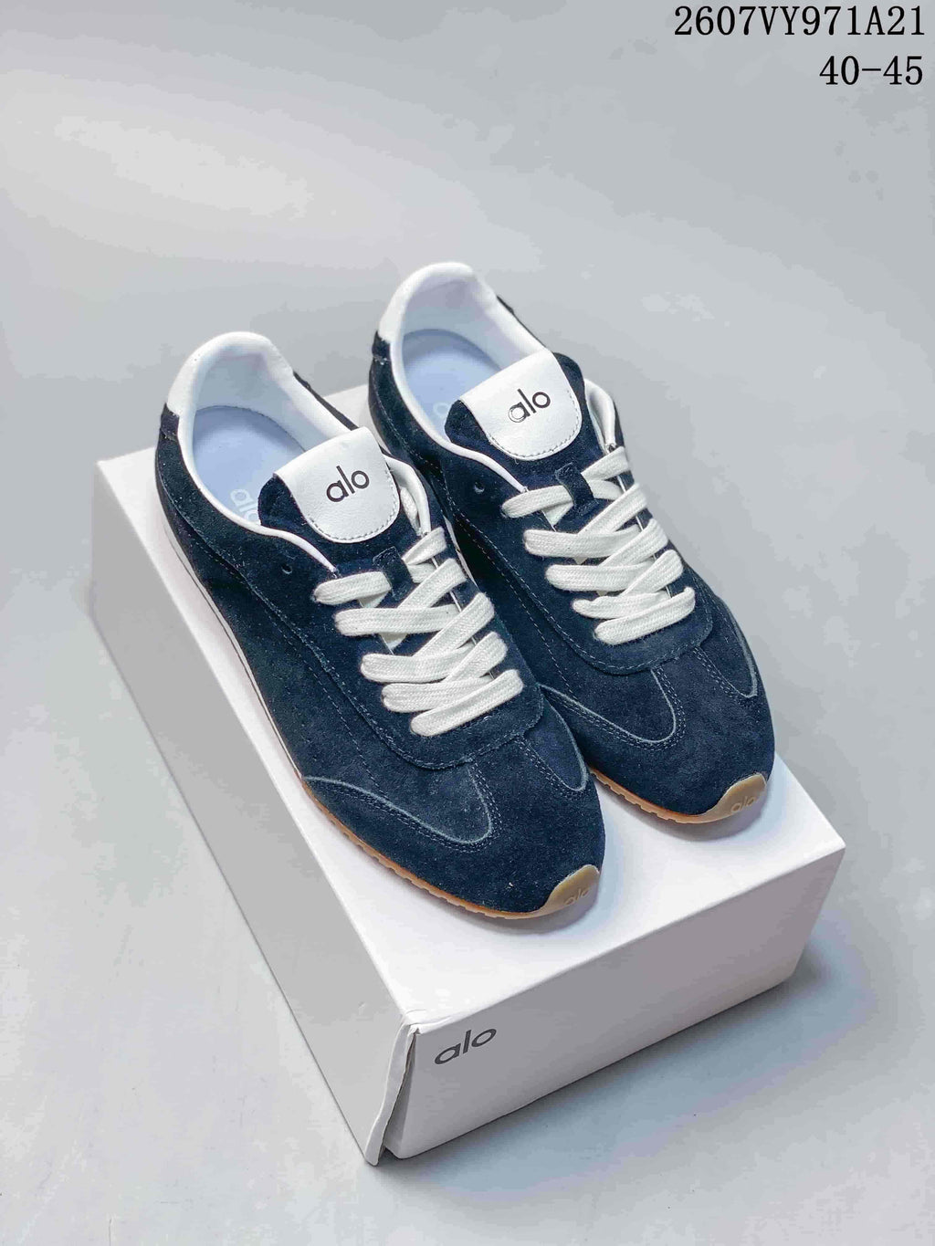 Alo Yoga Sunset Sneakers Casual Low-Cut Style 2607VY971A21 - product image from the listing.