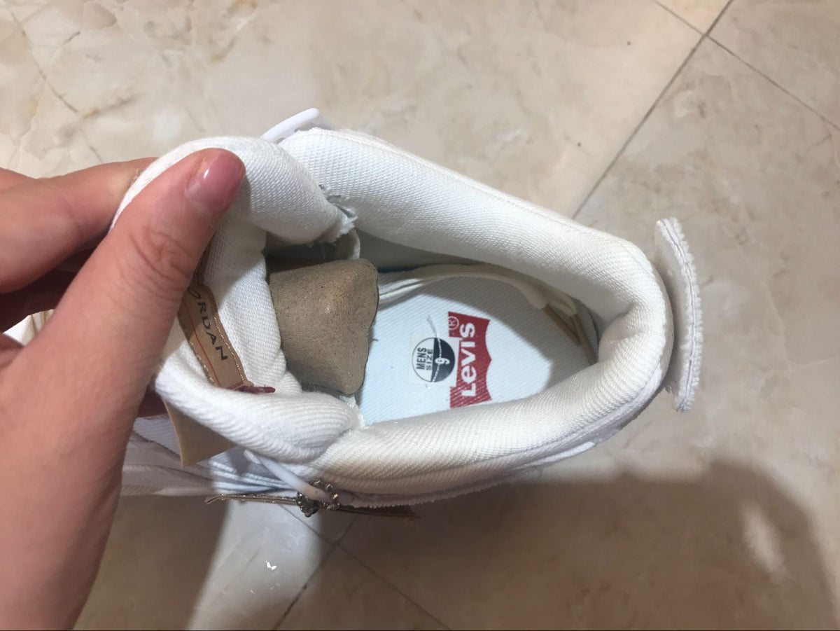 Jordan 4 Retro Levi's Sneakers in White AQ2571-100 - product image from the listing.
