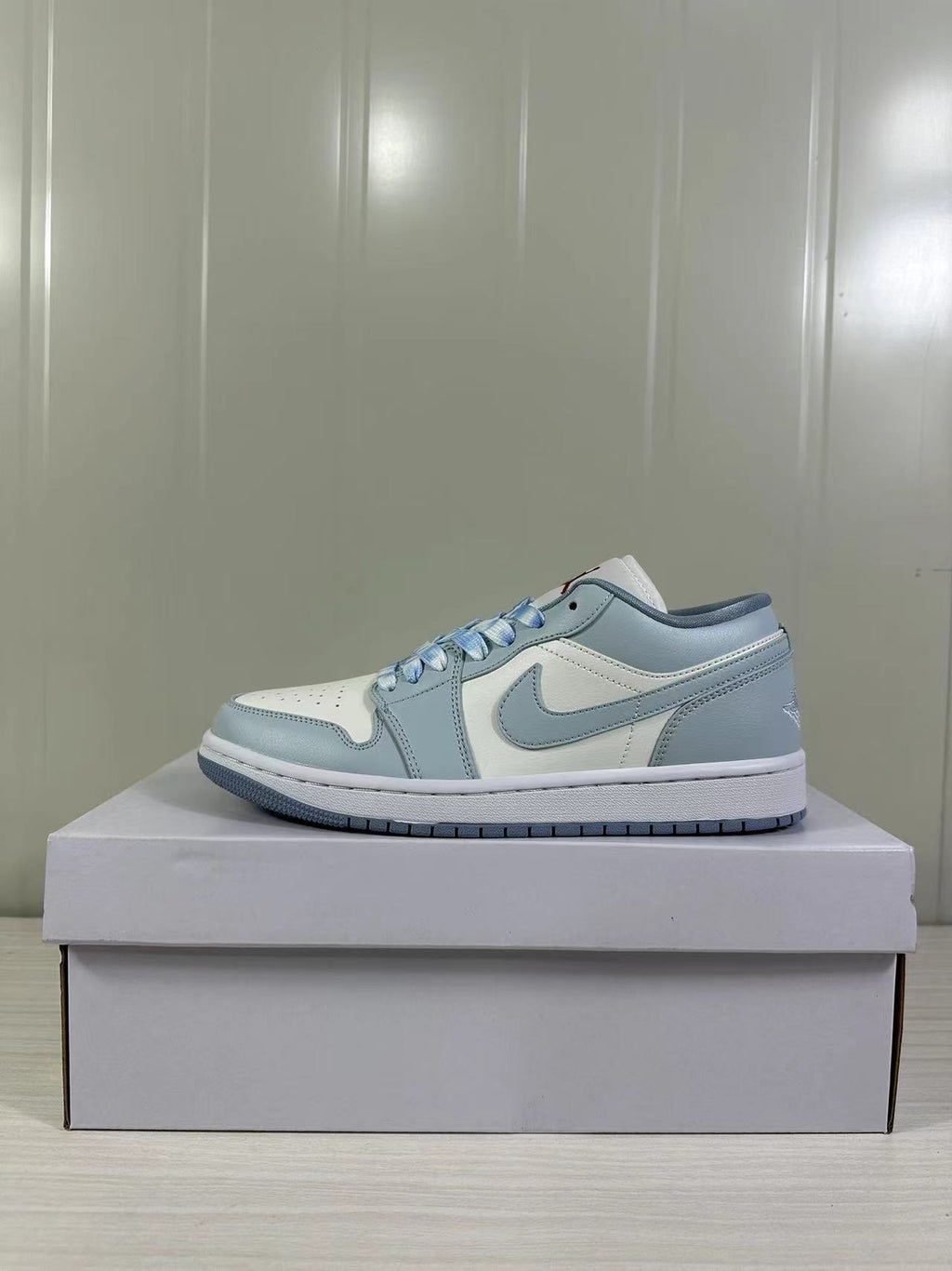 Air Jordan 1 Low Blue White DC0774-164 - product image from the listing.