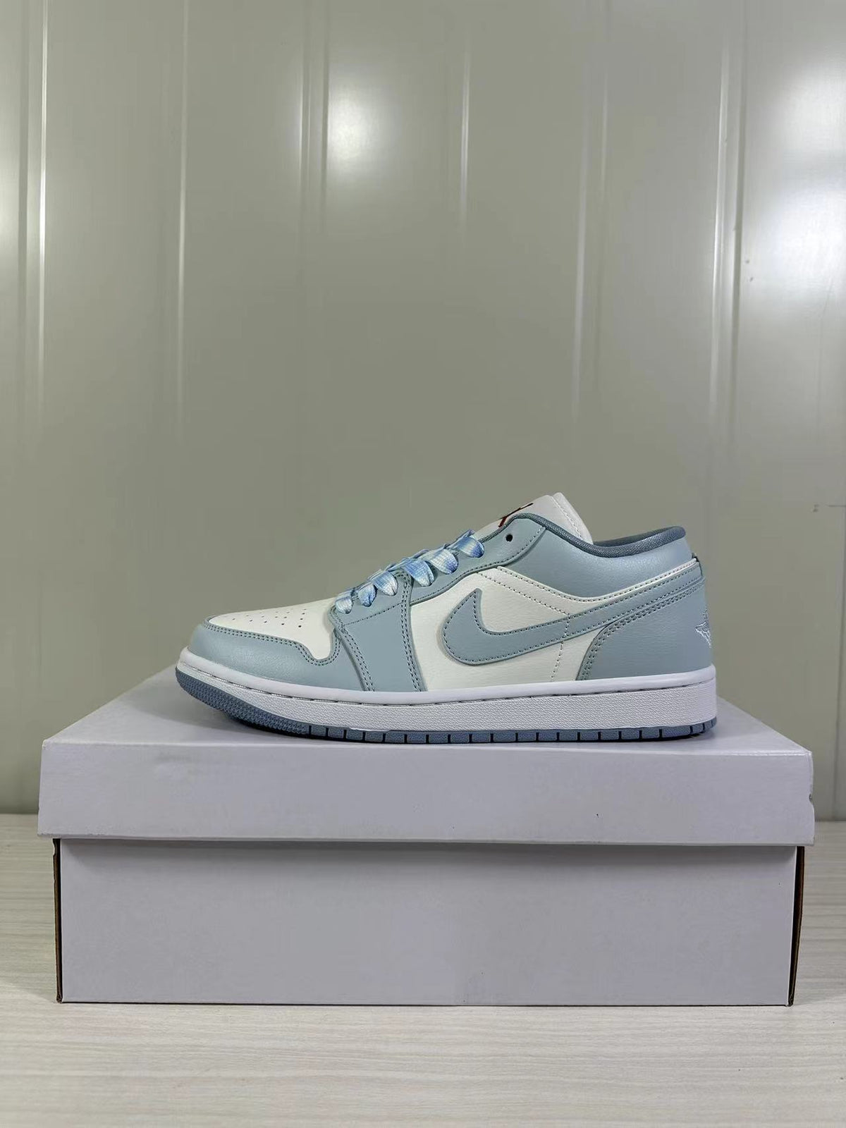 Air Jordan 1 Low Blue White DC0774-164 - product image from the listing.