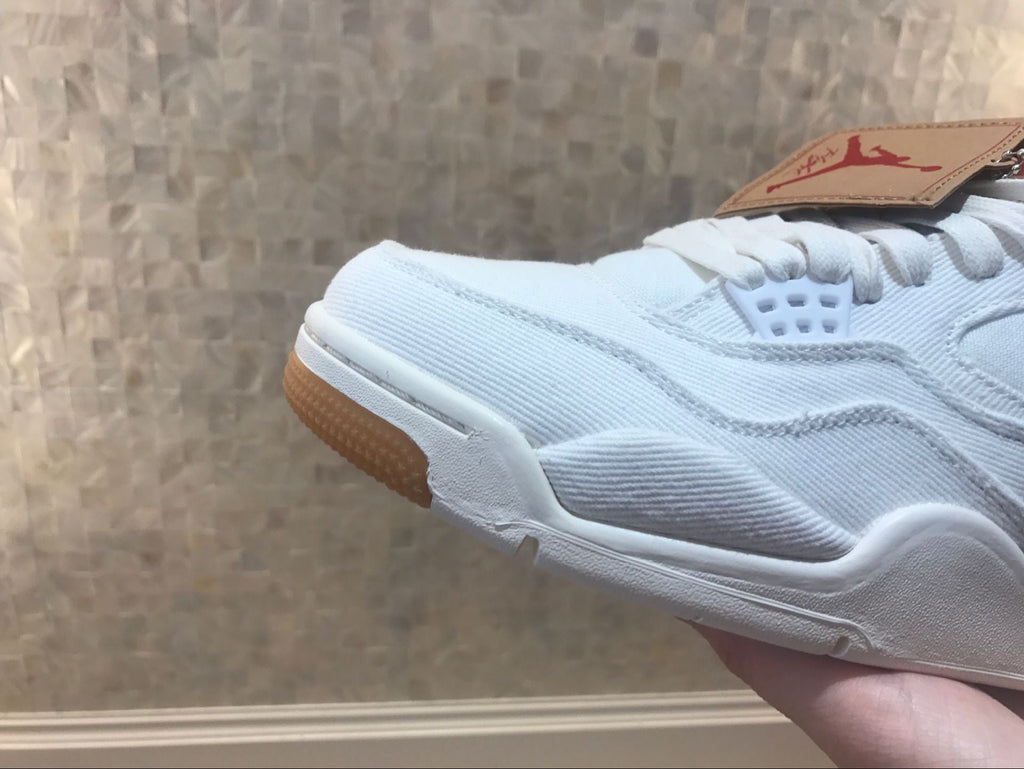 Jordan 4 Retro Levi's Sneakers in White AQ2571-100 - product image from the listing.