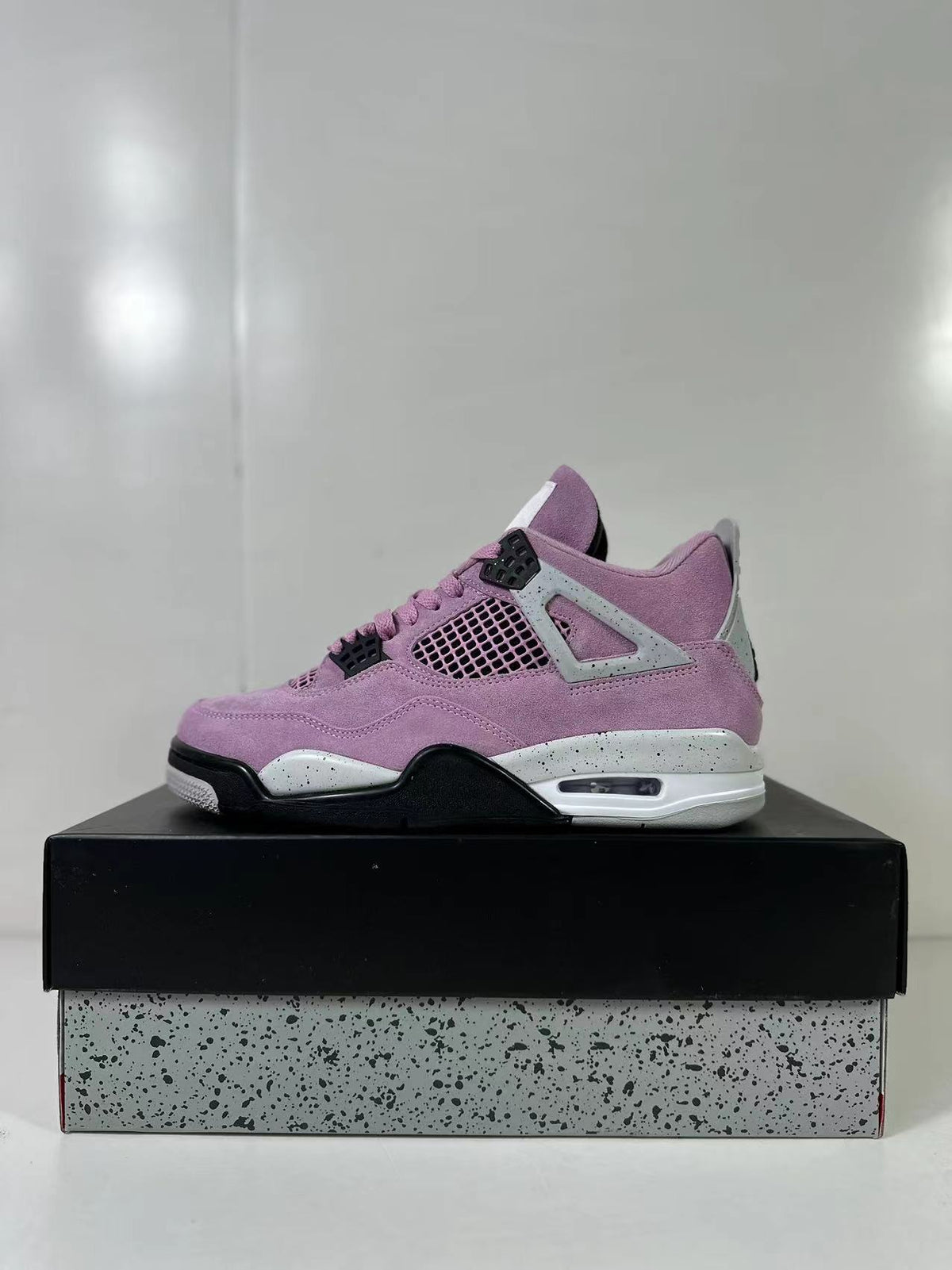 Air Jordan 4 Retro Orchid Pink Sneakers AQ9129-501 - product image from the listing.