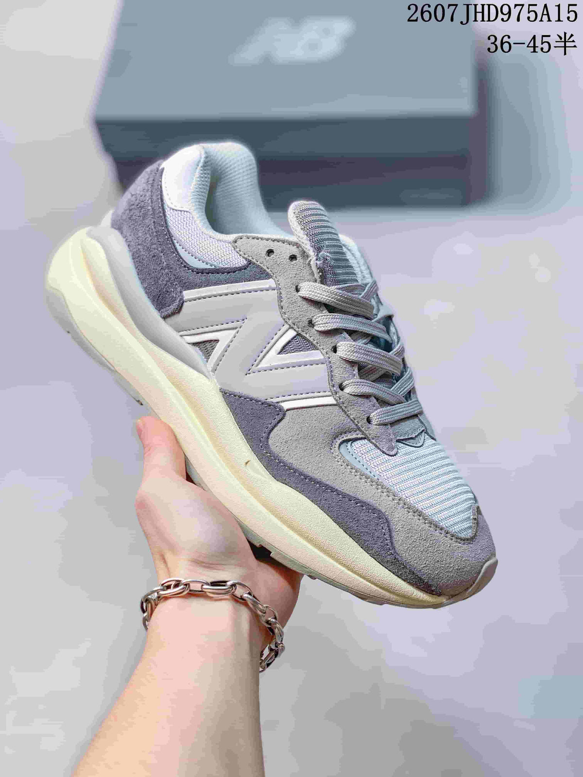 New Balance 5740 Trainers M5740VLB - product image from the listing.