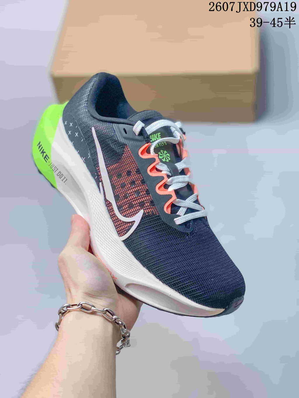 Nike Zoom Fly 5 PRM Low-Top Sneakers for Running - product image from the listing.